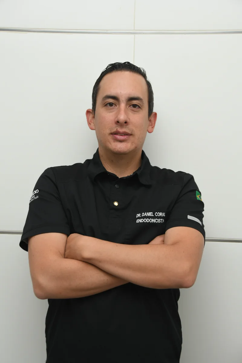 Dr. Daniel Coral Herrera, endodoncista en Troya Dental