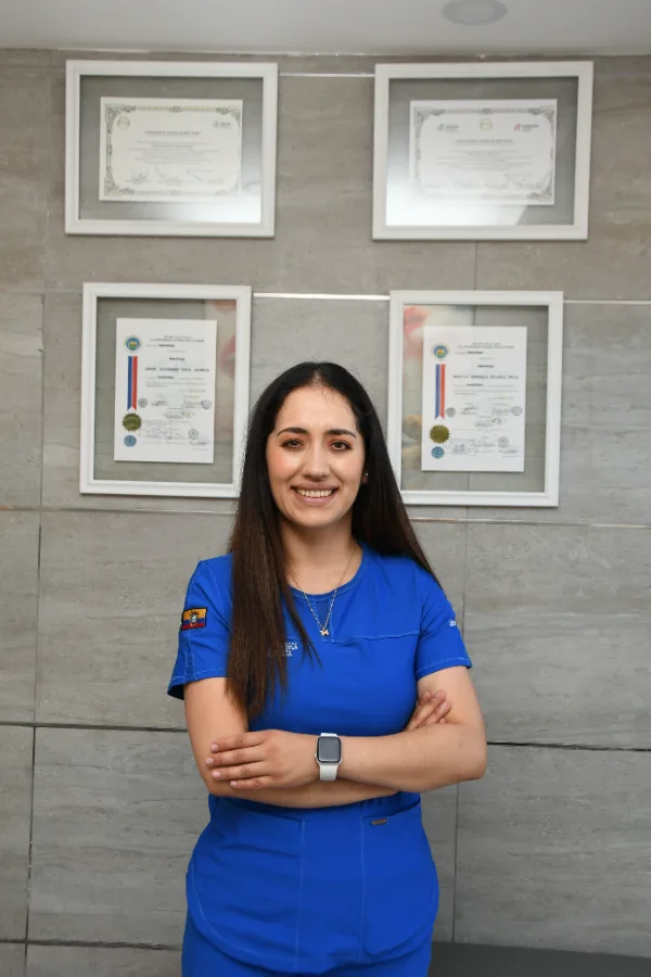 Dra. Gabriela Balseca en la clínica